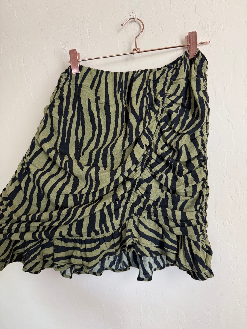 Zara Zebra Print Ruffle Ruched Mini Skirt Chartreuse Olive Green Large - Picture 2 of 5